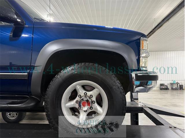 1999 Chevrolet Suburban (CC-2104336) for sale in Holland , Michigan