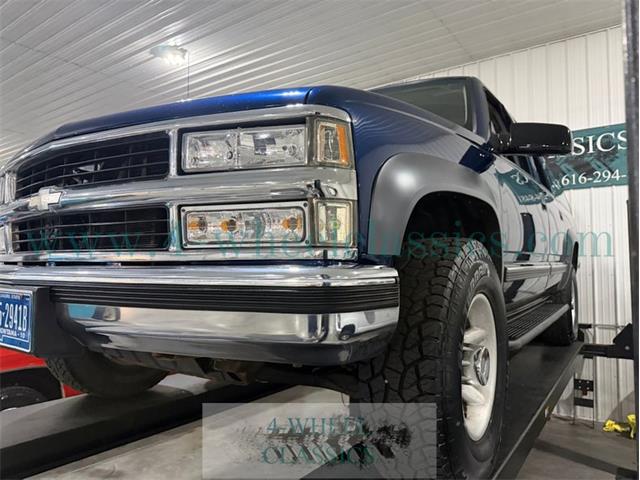 1999 Chevrolet Suburban (CC-2104336) for sale in Holland , Michigan