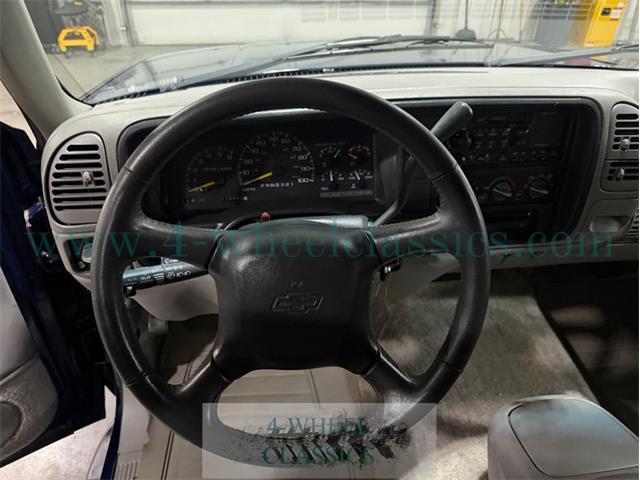 1999 Chevrolet Suburban (CC-2104336) for sale in Holland , Michigan