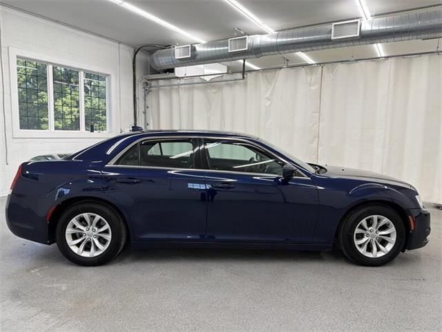 2015 Chrysler 300 (CC-2100563) for sale in Spring City, Pennsylvania