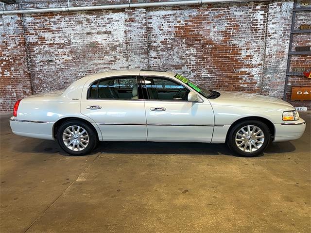 2007 Lincoln Town Car (CC-2106027) for sale in Reading, Pennsylvania