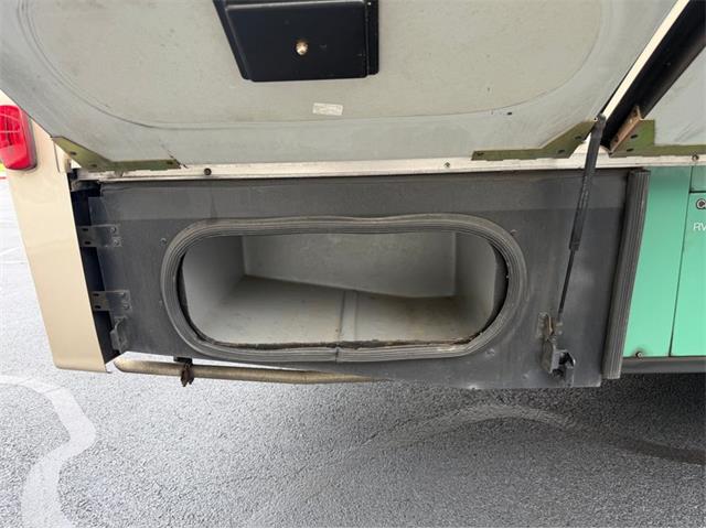 2017 Winnebago Adventurer (CC-2106888) for sale in Columbus, Ohio