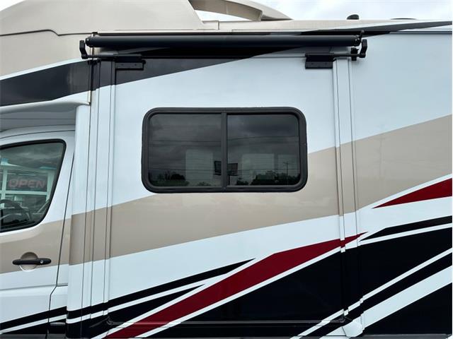 2017 Winnebago Adventurer (CC-2106888) for sale in Columbus, Ohio
