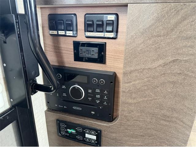 2017 Winnebago Adventurer (CC-2106888) for sale in Columbus, Ohio