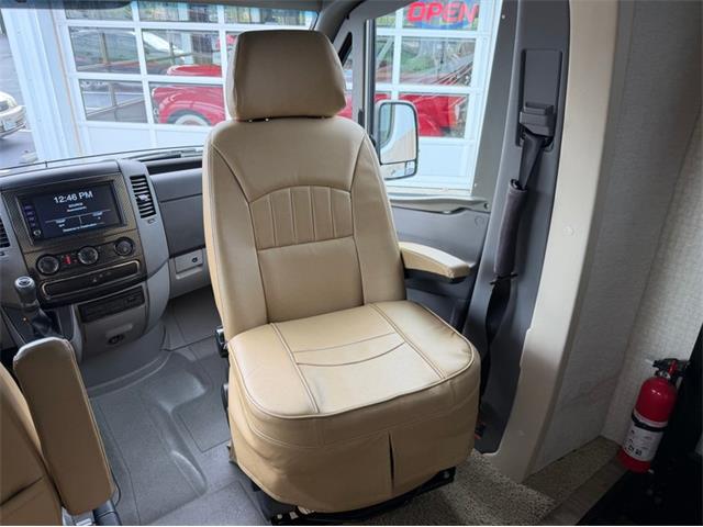 2017 Winnebago Adventurer (CC-2106888) for sale in Columbus, Ohio