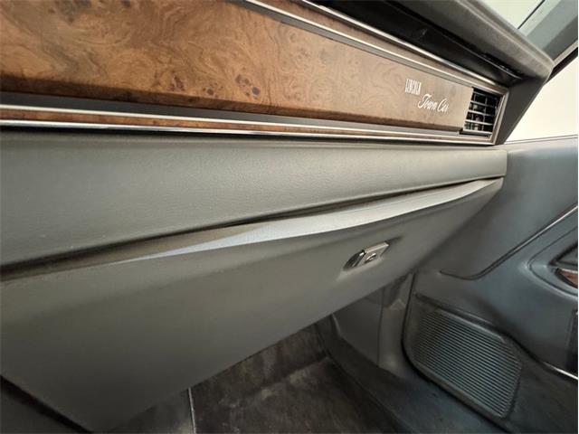 1986 Lincoln Town Car (CC-2107357) for sale in Morgantown, Pennsylvania