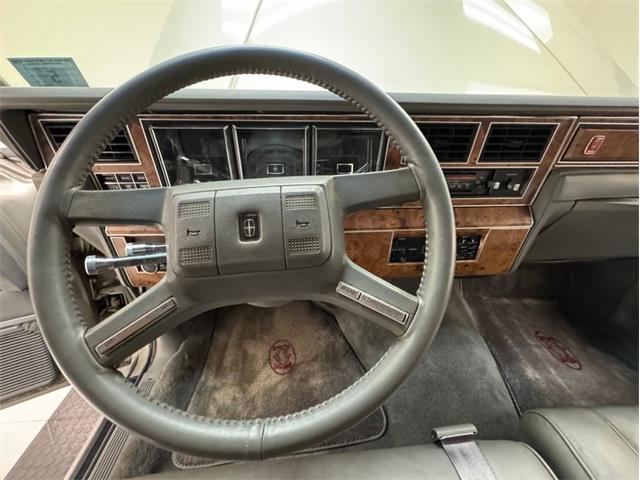 1986 Lincoln Town Car (CC-2107357) for sale in Morgantown, Pennsylvania