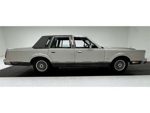 1986 Lincoln Town Car (CC-2107357) for sale in Morgantown, Pennsylvania