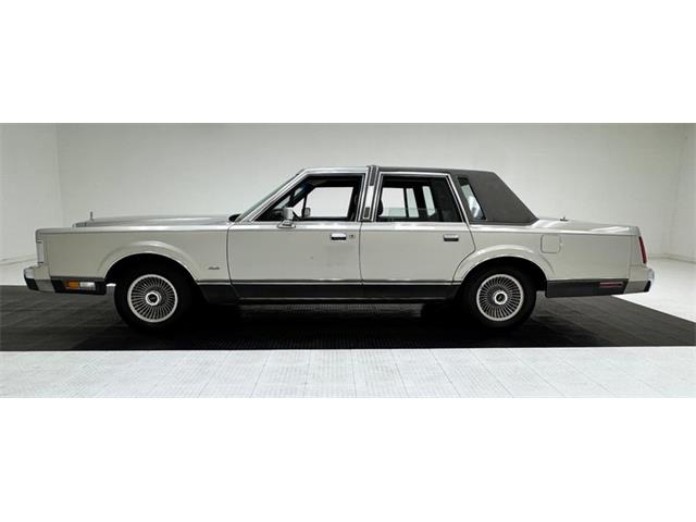 1986 Lincoln Town Car (CC-2107357) for sale in Morgantown, Pennsylvania