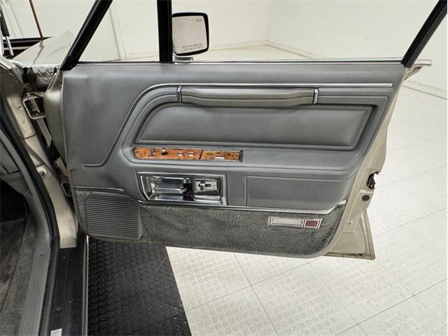 1986 Lincoln Town Car (CC-2107357) for sale in Morgantown, Pennsylvania
