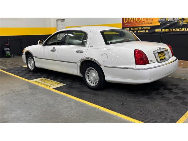 2001 Lincoln Town Car (CC-2108354) for sale in Mankato, Minnesota