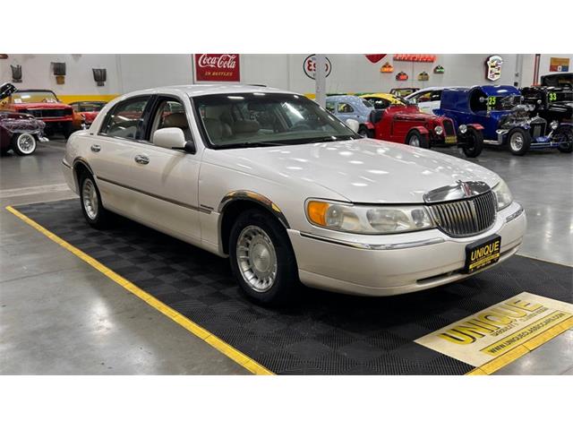 2001 Lincoln Town Car (CC-2108354) for sale in Mankato, Minnesota