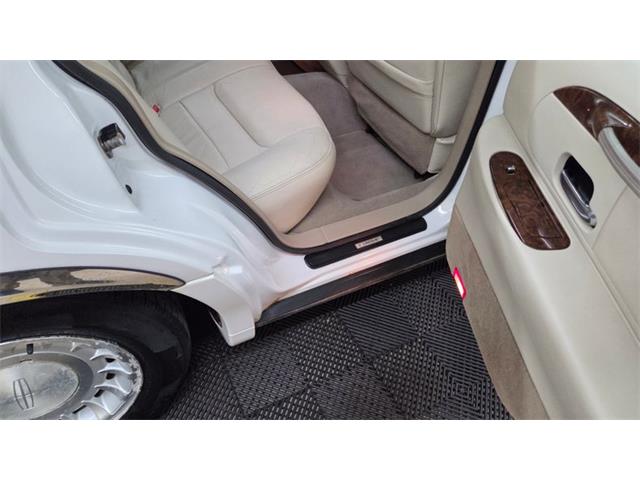 2001 Lincoln Town Car (CC-2108354) for sale in Mankato, Minnesota