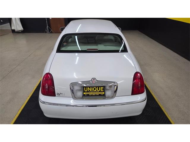 2001 Lincoln Town Car (CC-2108354) for sale in Mankato, Minnesota