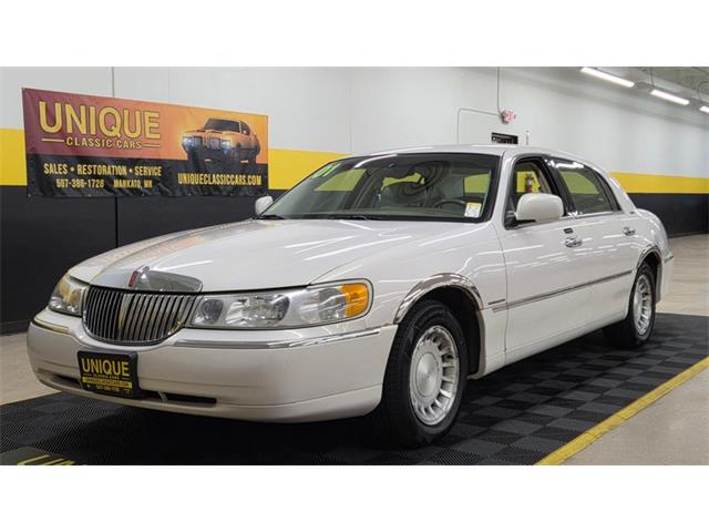 2001 Lincoln Town Car (CC-2108354) for sale in Mankato, Minnesota