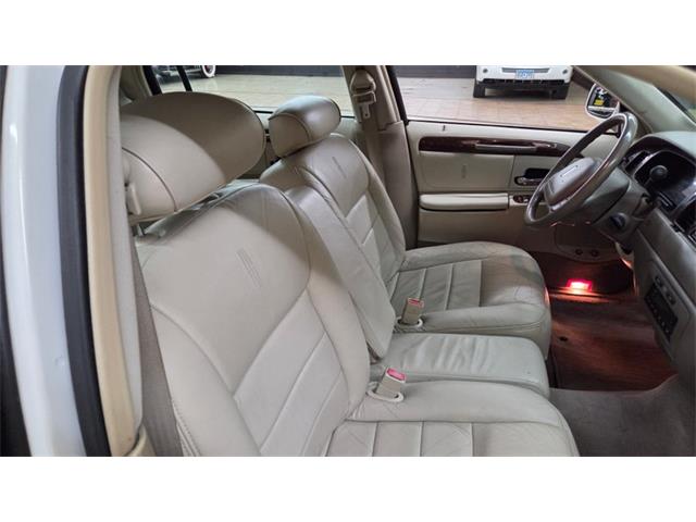 2001 Lincoln Town Car (CC-2108354) for sale in Mankato, Minnesota