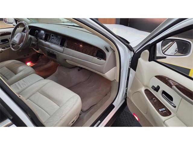 2001 Lincoln Town Car (CC-2108354) for sale in Mankato, Minnesota