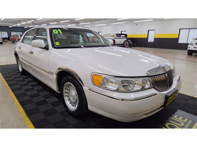 2001 Lincoln Town Car (CC-2108354) for sale in Mankato, Minnesota