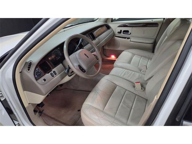 2001 Lincoln Town Car (CC-2108354) for sale in Mankato, Minnesota
