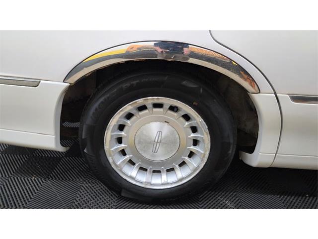 2001 Lincoln Town Car (CC-2108354) for sale in Mankato, Minnesota