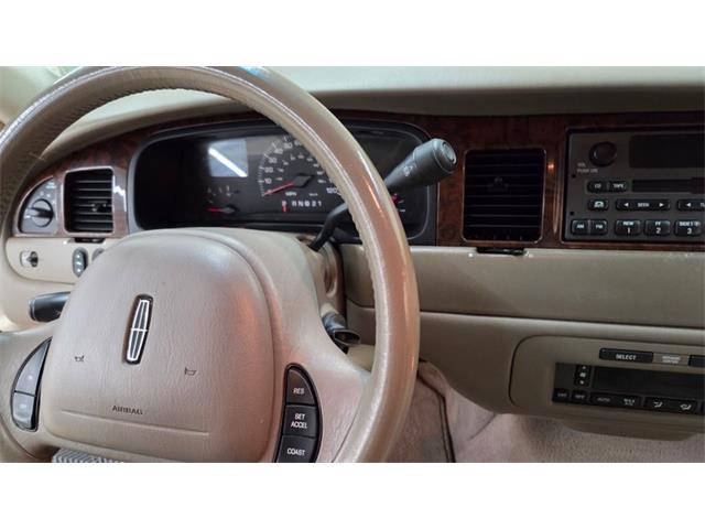 2001 Lincoln Town Car (CC-2108354) for sale in Mankato, Minnesota