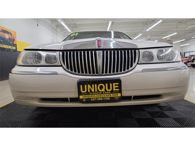 2001 Lincoln Town Car (CC-2108354) for sale in Mankato, Minnesota