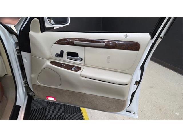 2001 Lincoln Town Car (CC-2108354) for sale in Mankato, Minnesota