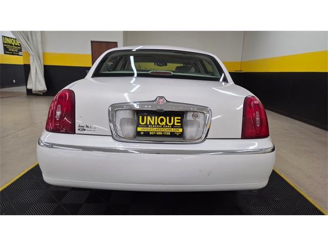 2001 Lincoln Town Car (CC-2108354) for sale in Mankato, Minnesota