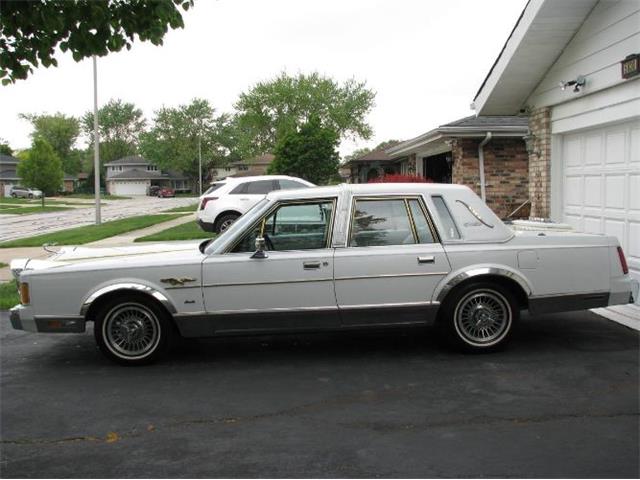 1989 Lincoln Custom (CC-2111528) for sale in Cadillac, Michigan