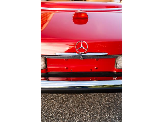 1987 Mercedes-Benz 560SL (CC-2114260) for sale in Southampton, New York