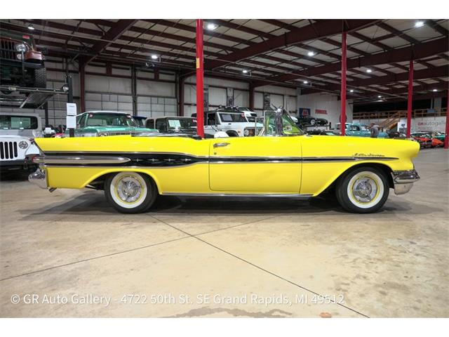 1957 Pontiac Star Chief (CC-2114295) for sale in Kentwood, Michigan