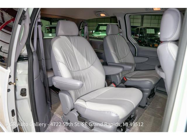 1997 Chrysler Town & Country (CC-2114889) for sale in Kentwood, Michigan