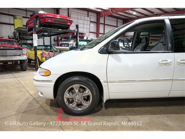 1997 Chrysler Town & Country (CC-2114889) for sale in Kentwood, Michigan