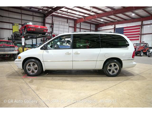 1997 Chrysler Town & Country (CC-2114889) for sale in Kentwood, Michigan