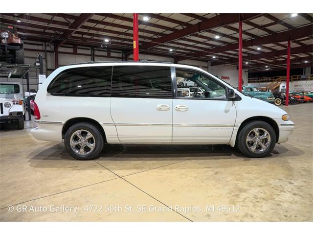 1997 Chrysler Town & Country (CC-2114889) for sale in Kentwood, Michigan