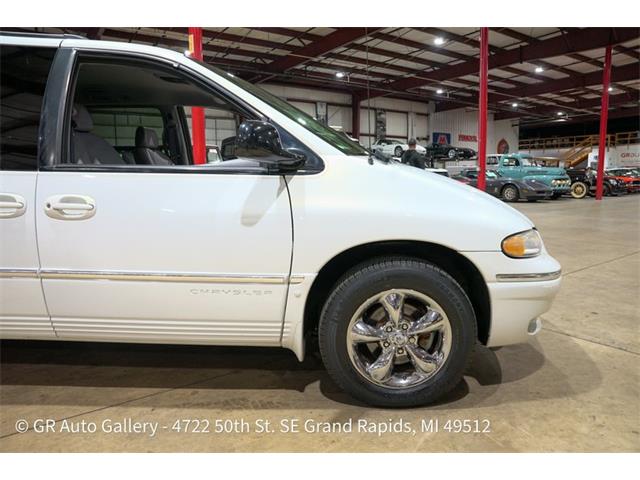 1997 Chrysler Town & Country (CC-2114889) for sale in Kentwood, Michigan