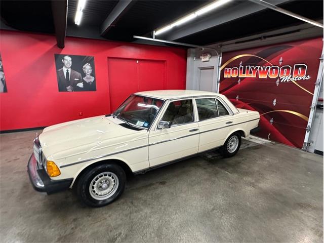 1983 Mercedes-Benz 300 (CC-2114949) for sale in West Babylon, New York