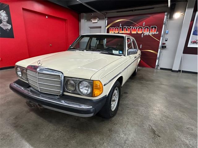 1983 Mercedes-Benz 300 (CC-2114949) for sale in West Babylon, New York