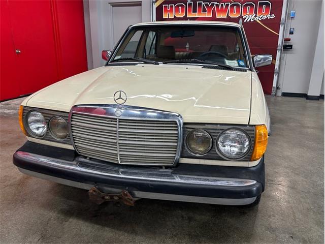1983 Mercedes-Benz 300 (CC-2114949) for sale in West Babylon, New York