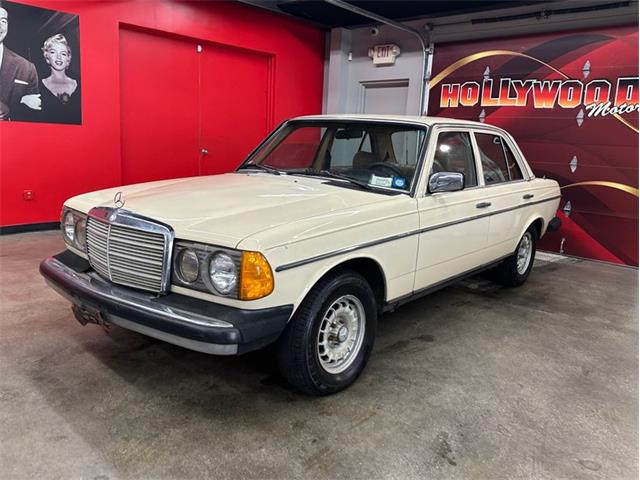 1983 Mercedes-Benz 300 (CC-2114949) for sale in West Babylon, New York
