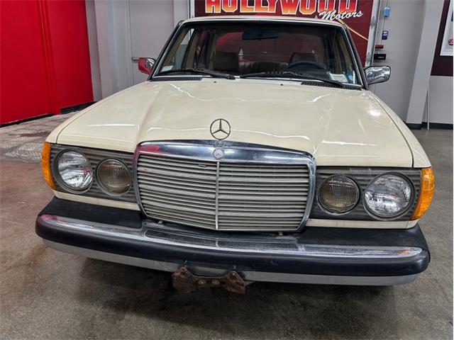 1983 Mercedes-Benz 300 (CC-2114949) for sale in West Babylon, New York