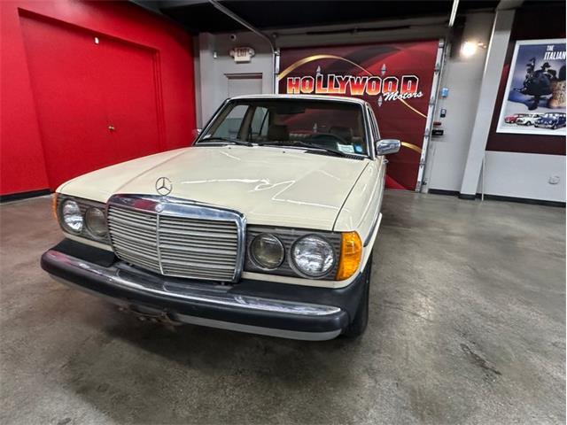 1983 Mercedes-Benz 300 (CC-2114949) for sale in West Babylon, New York