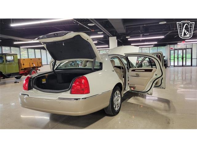 2005 Lincoln Town Car (CC-2116895) for sale in Dearborn, Michigan