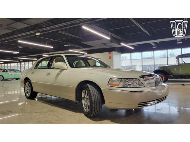 2005 Lincoln Town Car (CC-2116895) for sale in Dearborn, Michigan
