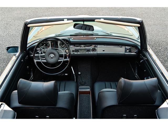 1969 Mercedes-Benz 280SL (CC-2118258) for sale in Southampton, New York
