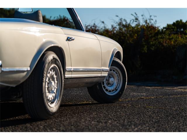 1969 Mercedes-Benz 280SL (CC-2118258) for sale in Southampton, New York