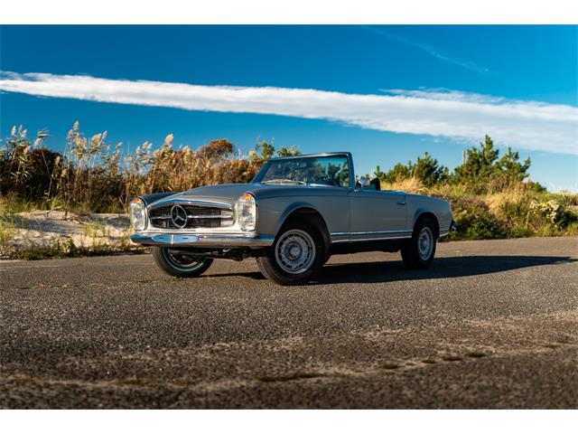 1969 Mercedes-Benz 280SL (CC-2118258) for sale in Southampton, New York