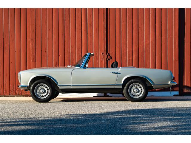 1969 Mercedes-Benz 280SL (CC-2118258) for sale in Southampton, New York