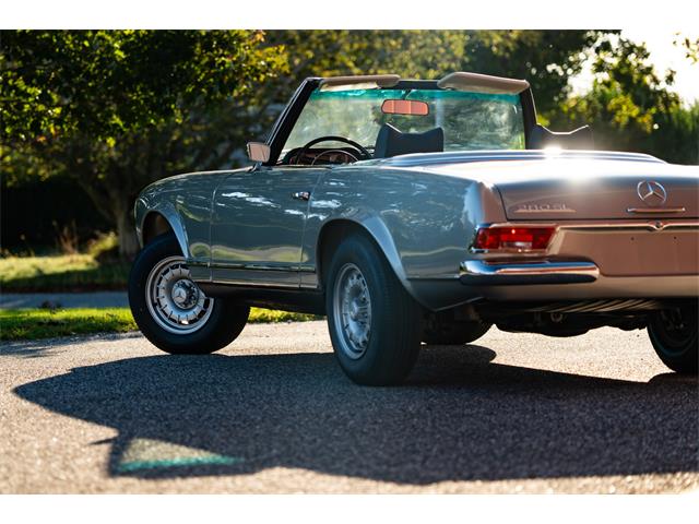 1969 Mercedes-Benz 280SL (CC-2118258) for sale in Southampton, New York