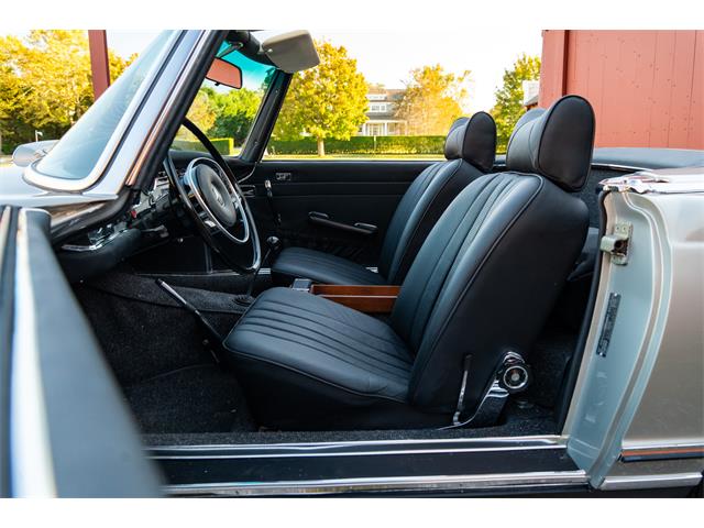 1969 Mercedes-Benz 280SL (CC-2118258) for sale in Southampton, New York